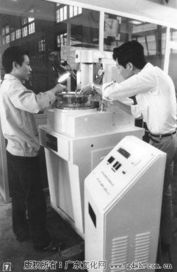 汕頭市吉祥電子設(shè)備廠成功制造高精度硅片磨床，引領(lǐng)國產(chǎn)科學(xué)儀器新突破